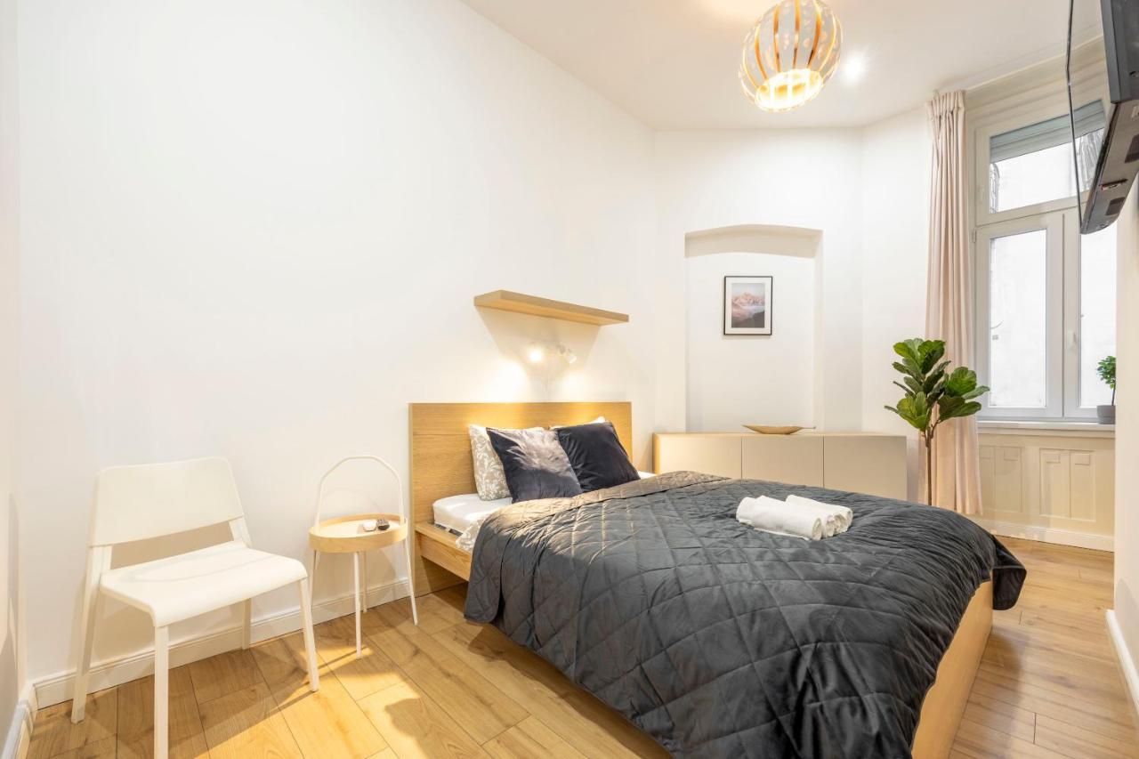 Central Grand Apartment With 5Bedrm 2Bathroom Budapest Extérieur photo