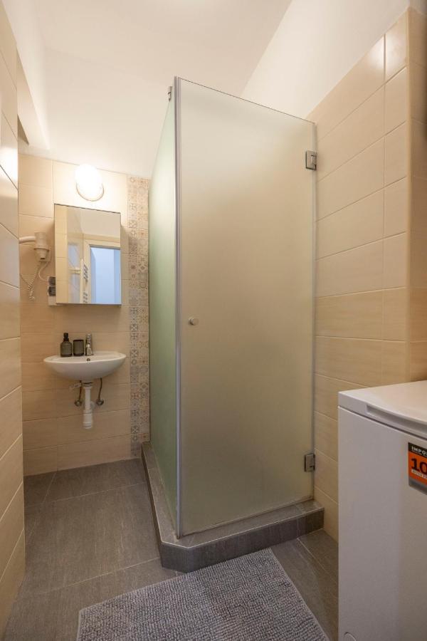 Central Grand Apartment With 5Bedrm 2Bathroom Budapest Extérieur photo