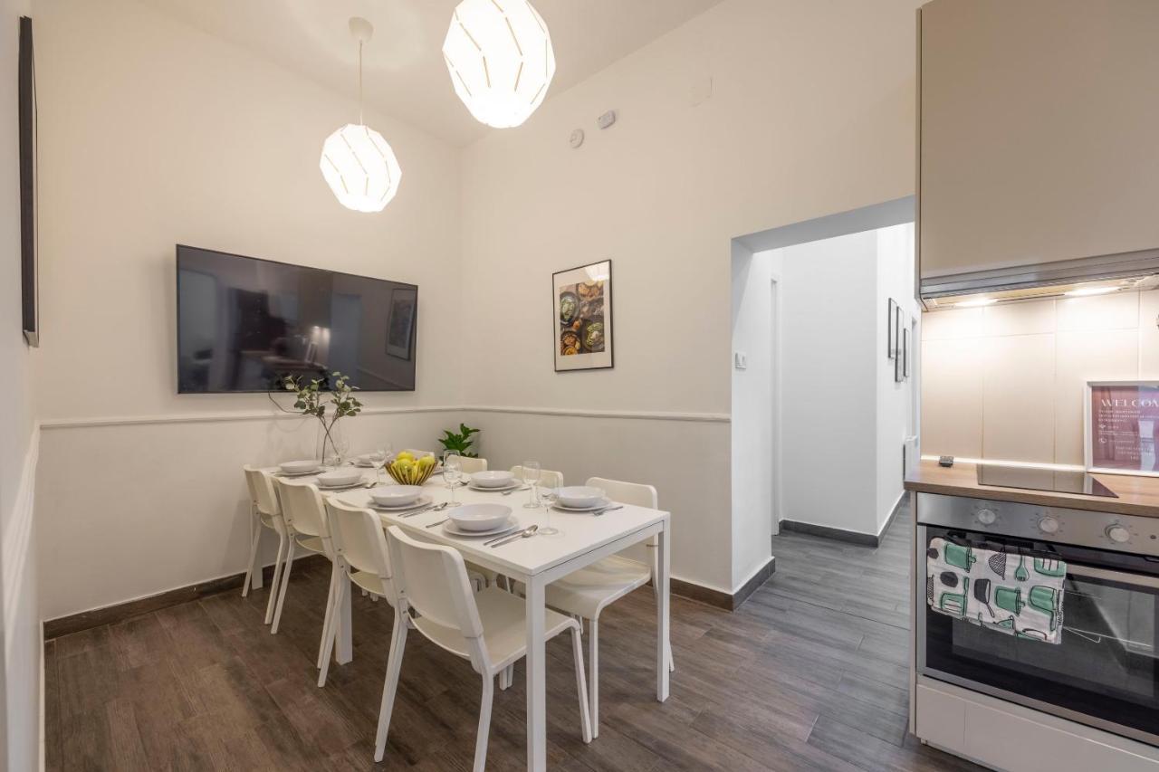 Central Grand Apartment With 5Bedrm 2Bathroom Budapest Extérieur photo