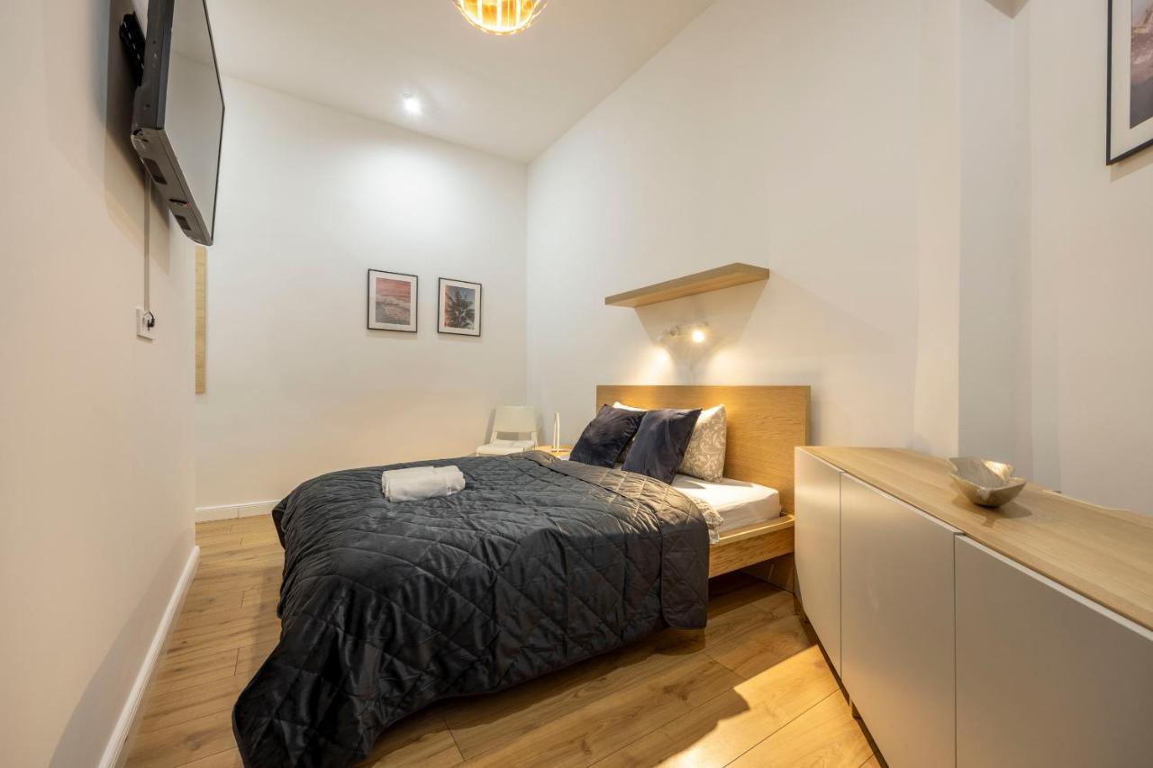 Central Grand Apartment With 5Bedrm 2Bathroom Budapest Extérieur photo